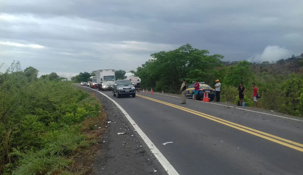 Rodovia ficou interditada em meia pista
