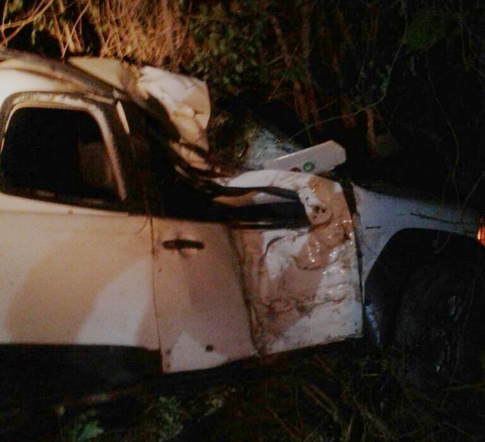 veículo que capotou na estrada dos Gomes