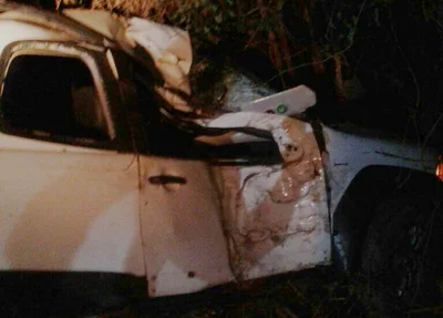 veículo que capotou na estrada dos Gomes