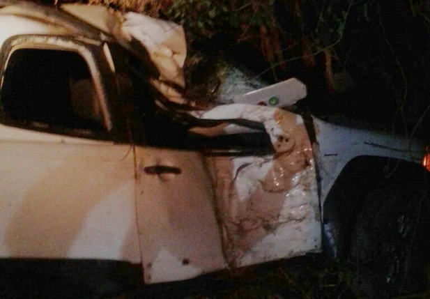 veículo que capotou na estrada dos Gomes