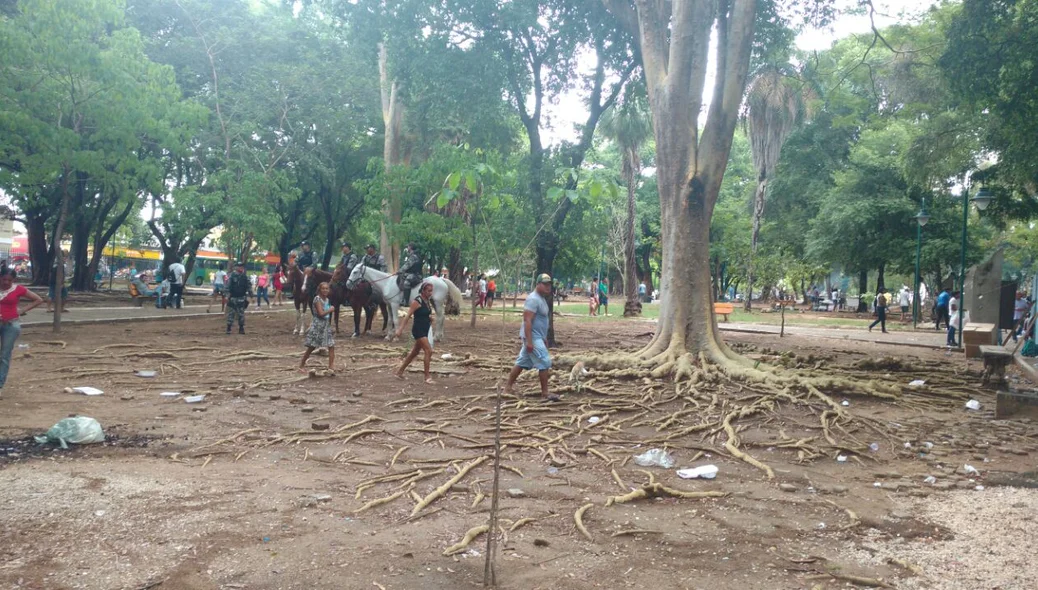 Cavalaria na Praça da Bandeira