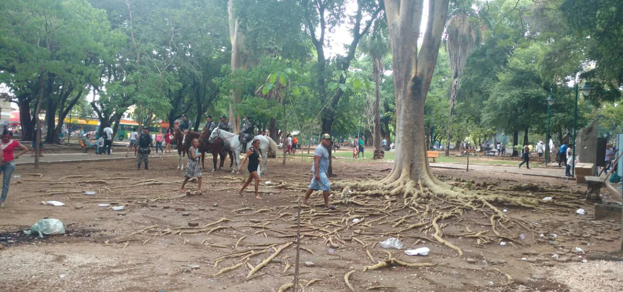 Cavalaria na Praça da Bandeira