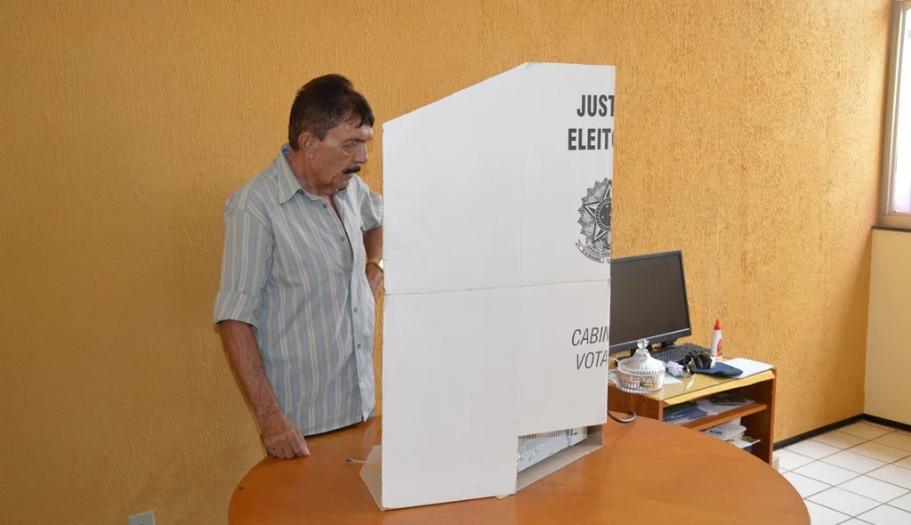 Profissional participa da eleição do Crea