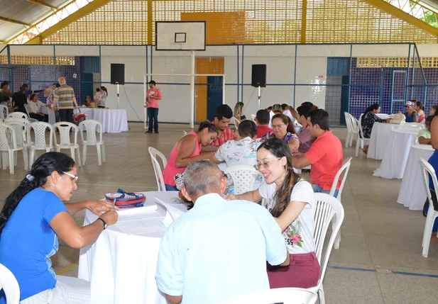 Contemplados do Lousinho Monteiro assinam contratos