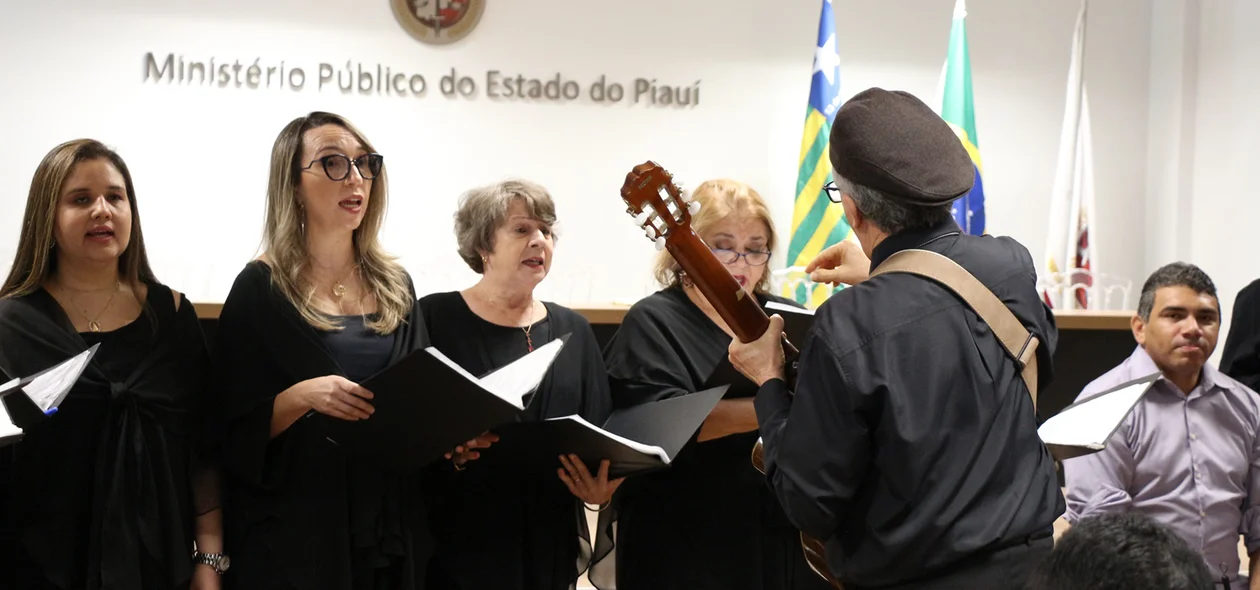 Coral que se apresentou na solenidade