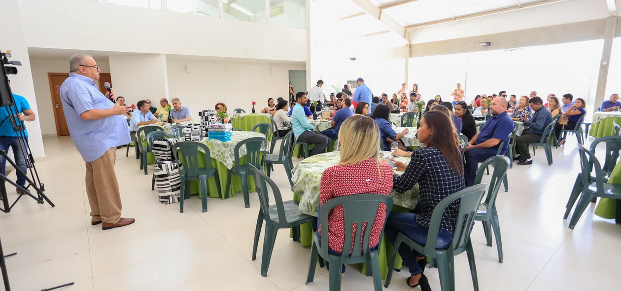 Encontro ocorreu na manhã desta segunda-feira