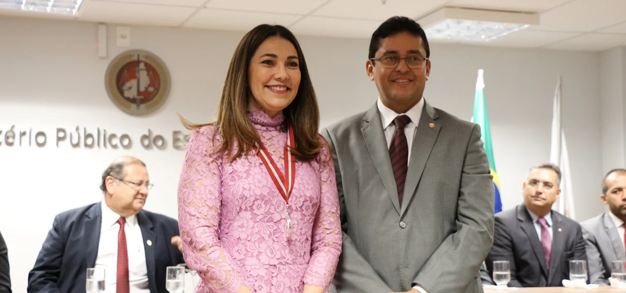 Medalha recebida pela vice-governadora do Piauí