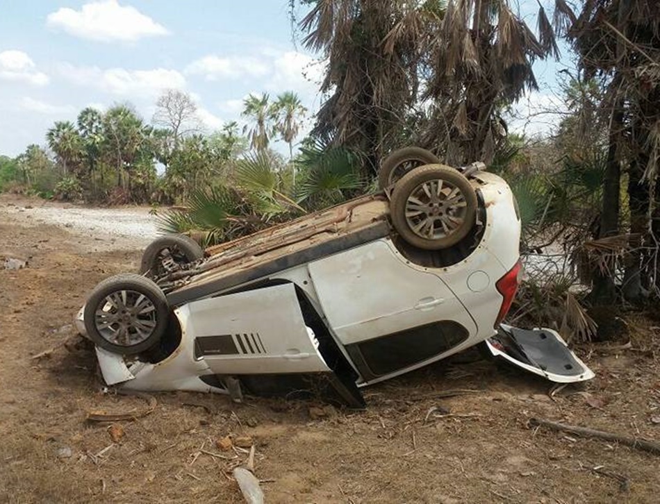 Carro que capotou