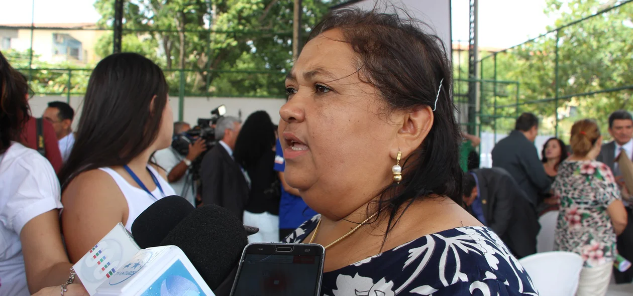 Diretora Djanira Alencar