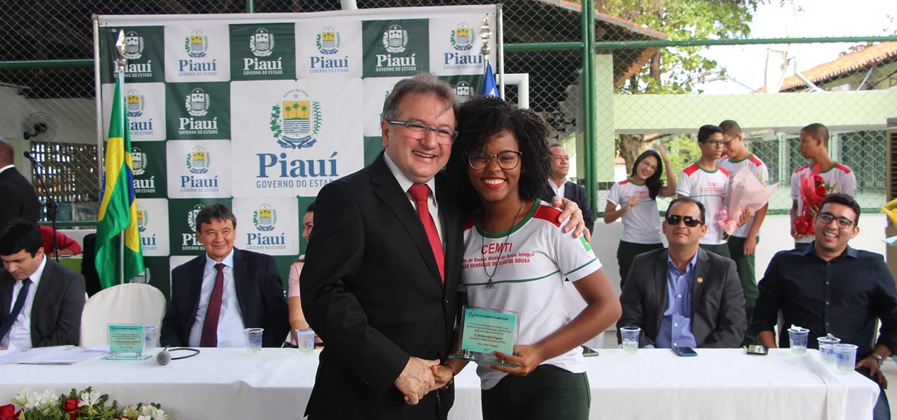 Merlong Solano homenageado