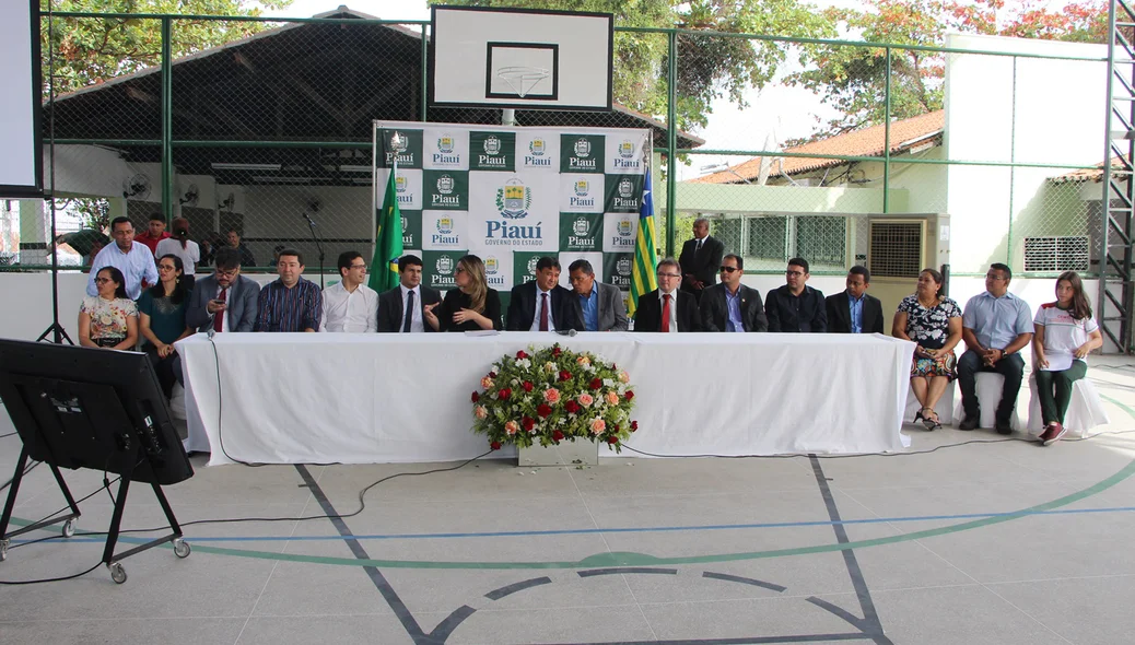 Mesa de honra da solenidade