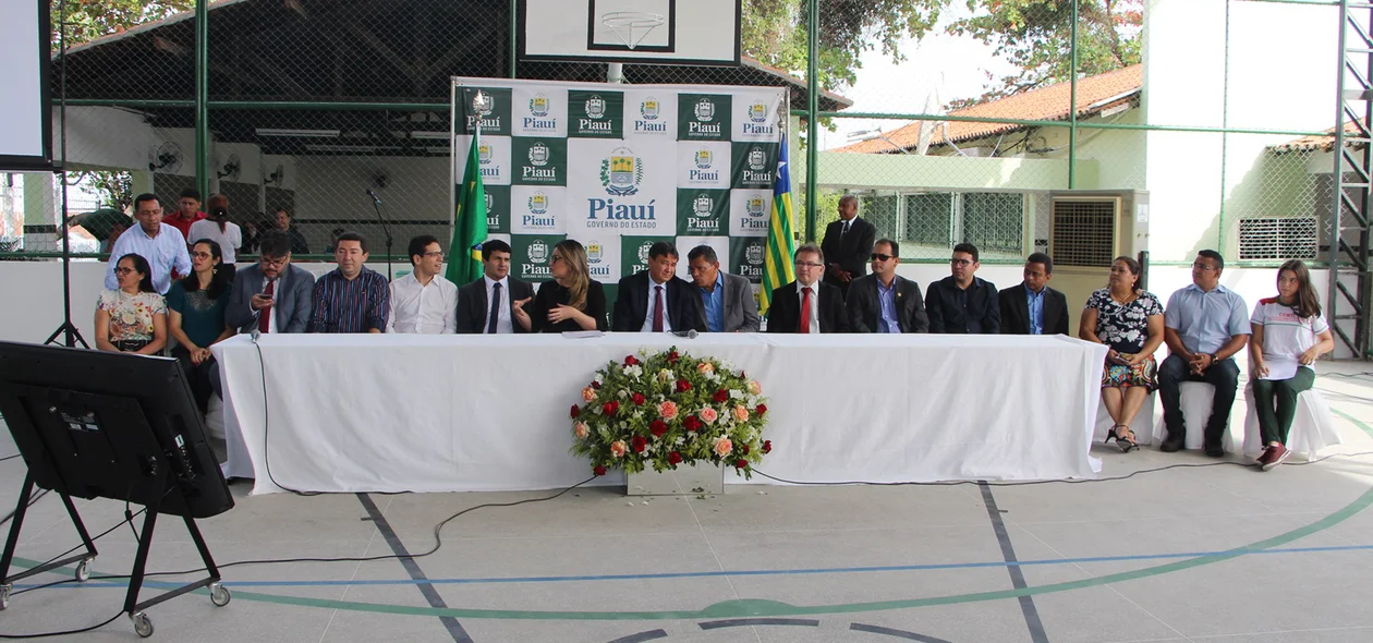 Mesa de honra da solenidade