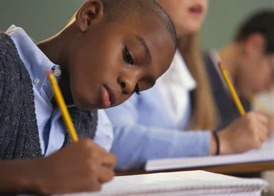 Metade dos brasileiros só tem ensino fundamental, diz IBGE