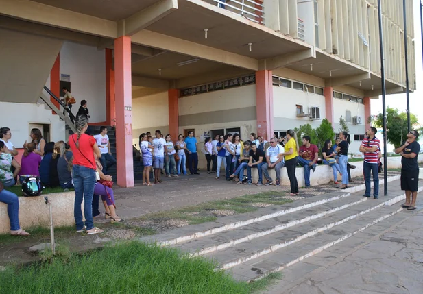 Protesto foi realizado na manhã desta sexta-feira