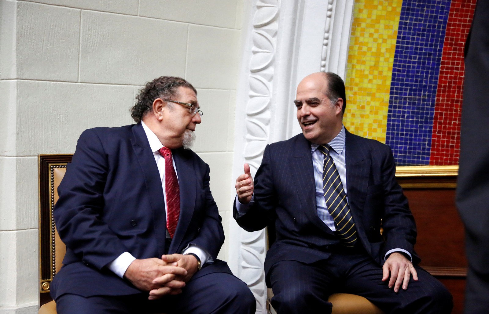 O embaixador do Brasil na Venezuela, Ruy Pereira, conversa com Julio Borges