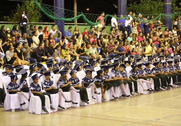 SEMED de Altos realiza Formatura do ABC
