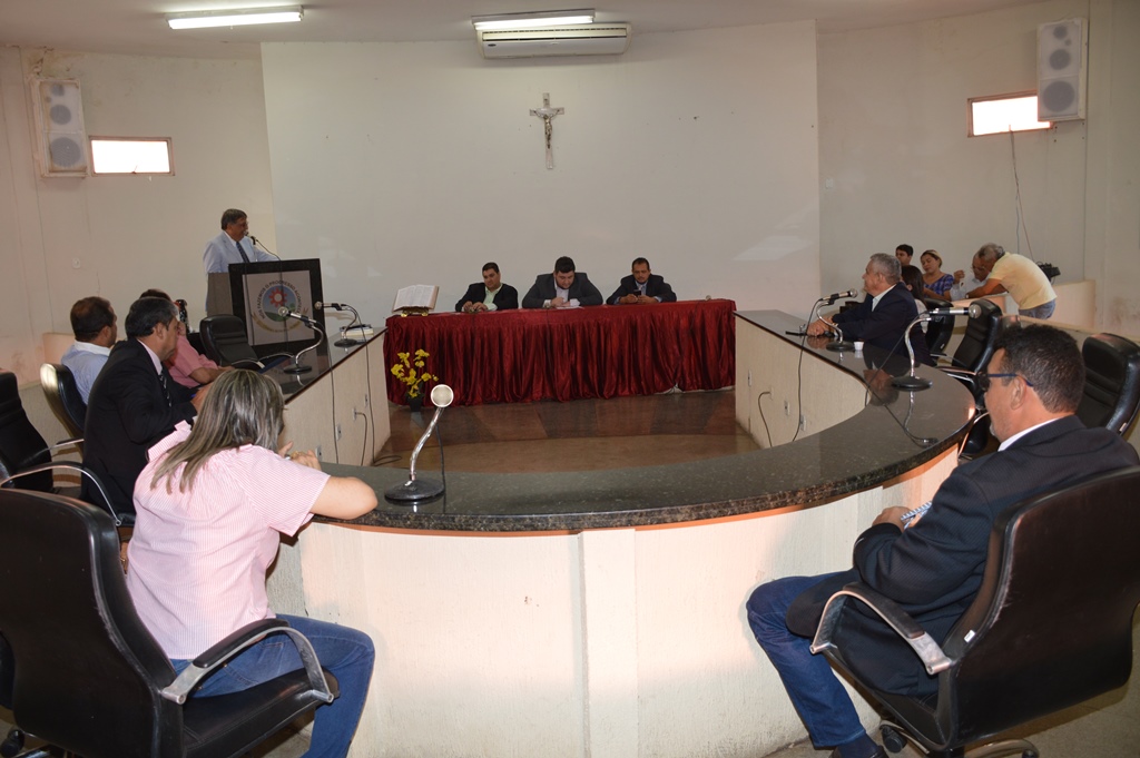 Sessão contou com a presença de doze vereadores