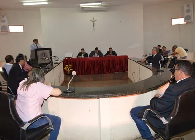 Sessão contou com a presença de doze vereadores