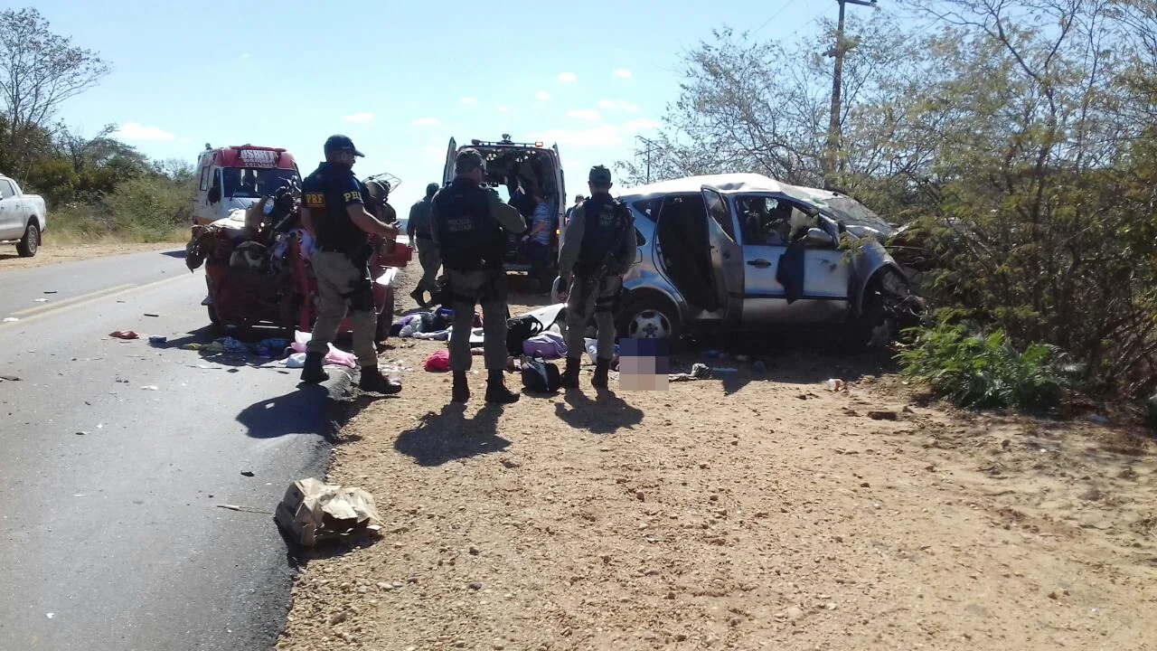 Duas pessoas morrem carbonizadas após carro pegar fogo em acidente na  BR-135 – MA+ O Melhor da Informação