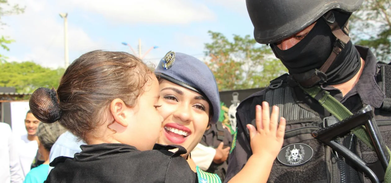 Familiares acompanham formatura da turma de Operações Especiais