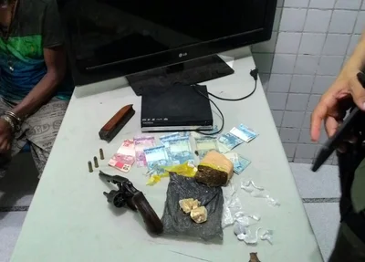 Material apreendido na Vila Irmã Dulce 