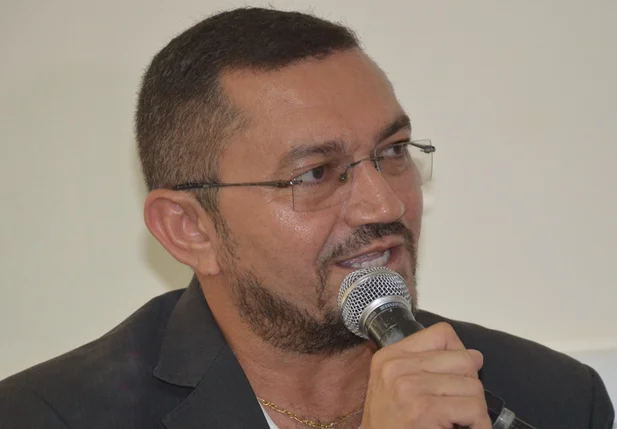 Prefeito de Picos diz que não autorizou aumento na taxa de iluminação pública