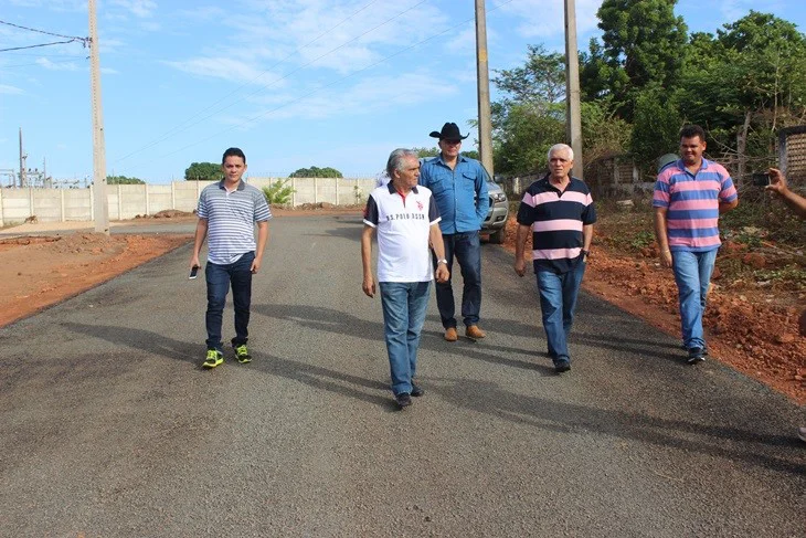 Themístocles visitou pavimentação em Esperantina 