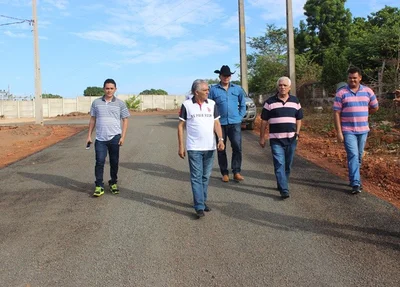 Themístocles visitou pavimentação em Esperantina 