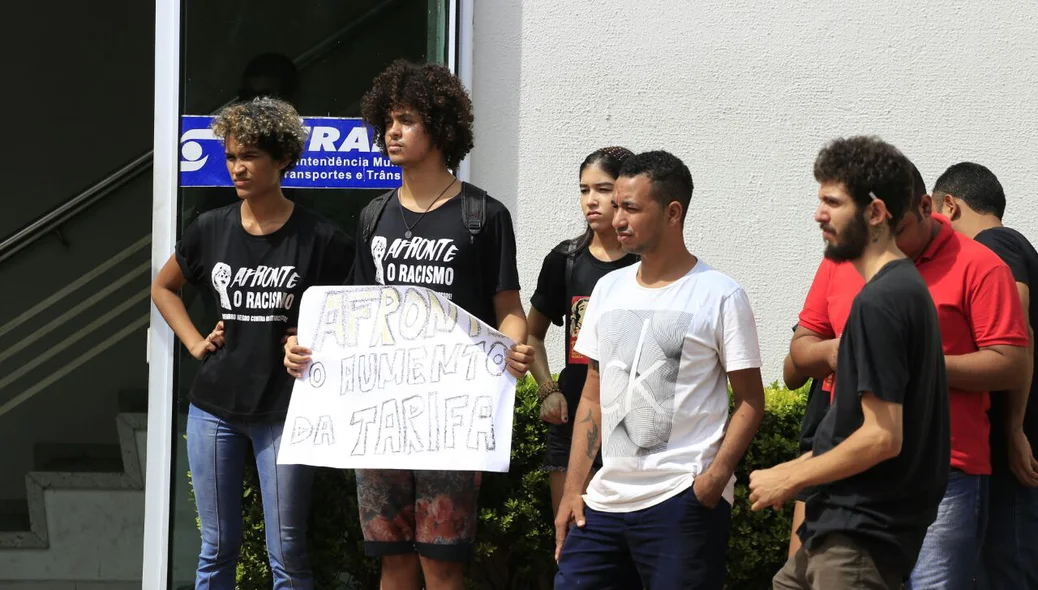 Manifestação em frente à Strans