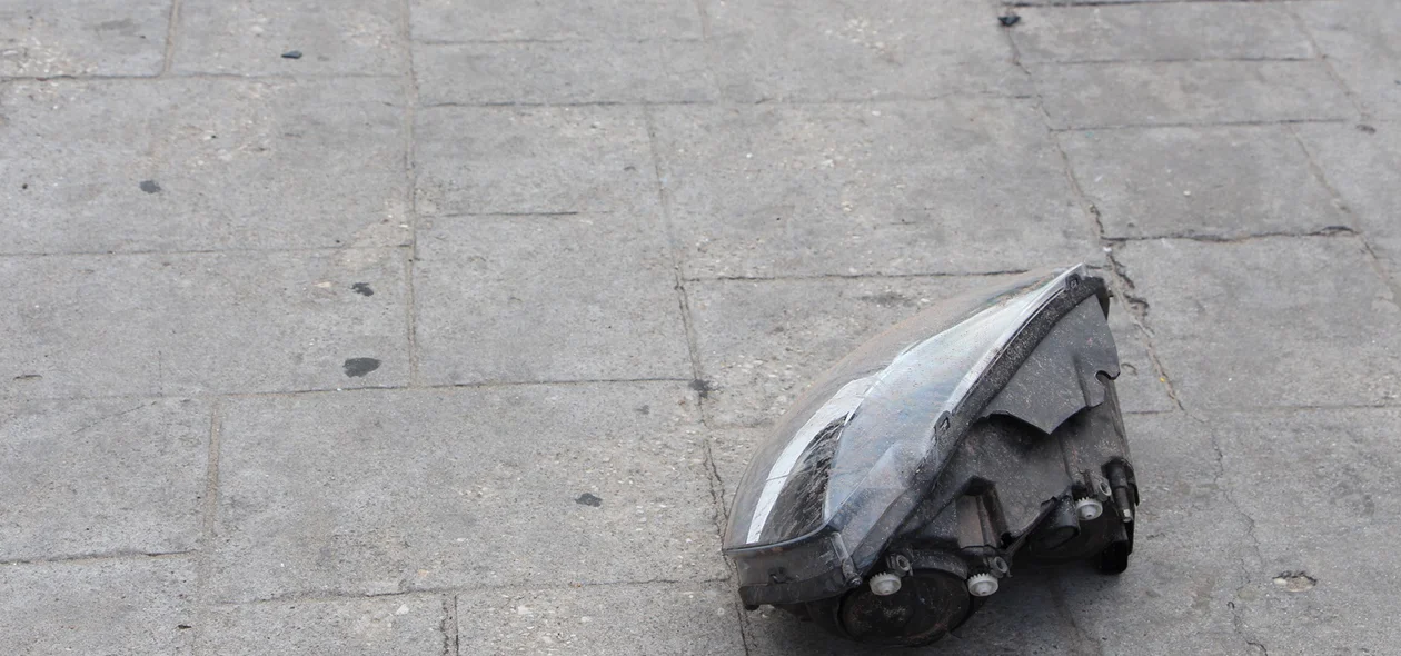 Destroço do veículo de passeio