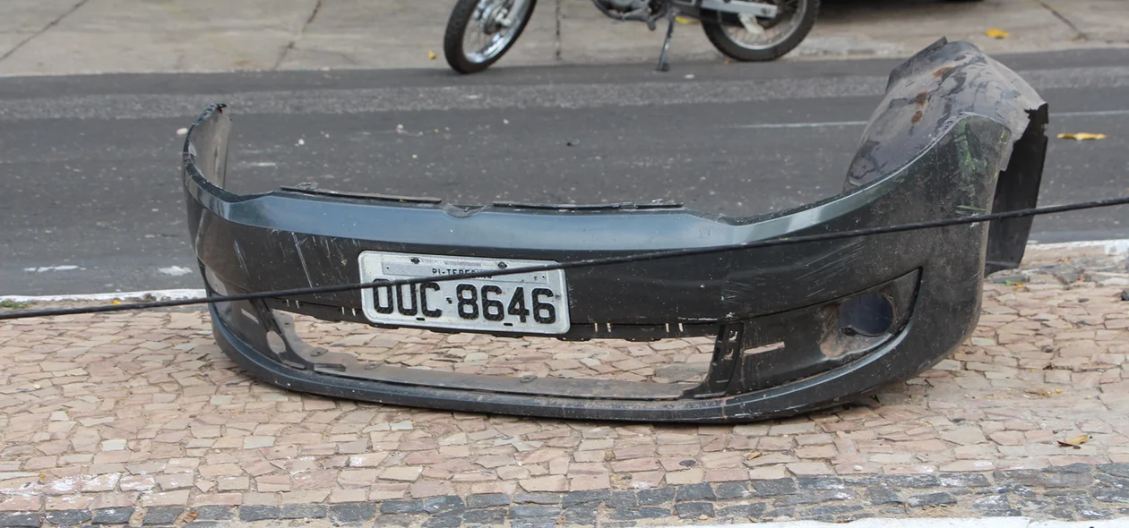 Destroço do veículo de passeio