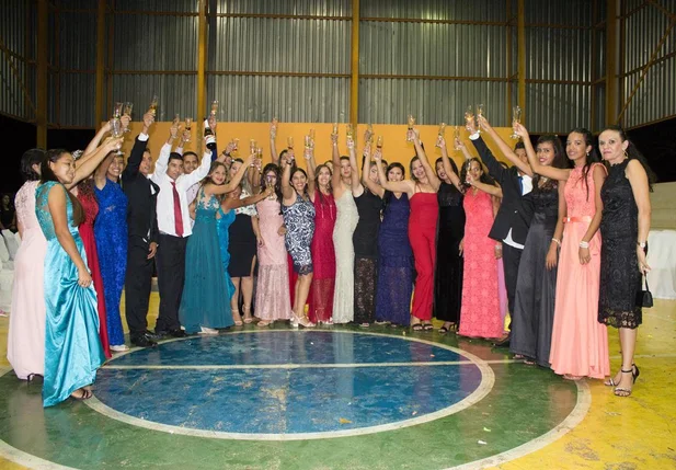 Prefeitura de Cocal promove formatura do 9º ano da Comunidade Santo Hilário.