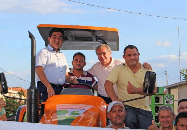 Governo beneficia 5.000 famílias com kits de mecanização em Ipiranga do Piauí