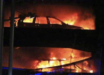 Incêndio destrói mais de mil veículos