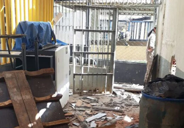 Celas ficaram destruídas