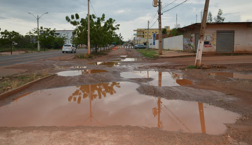Buraco toma a pista