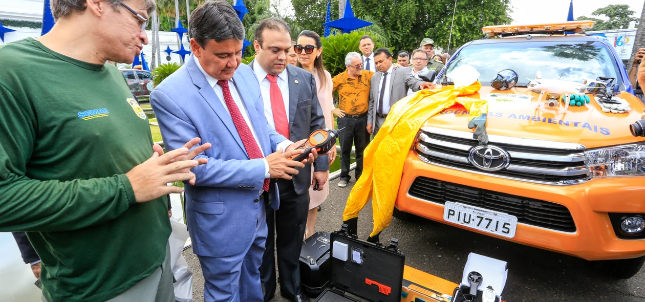 Governador testando equipamentos