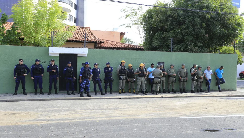 Polícia Militar fazendo a segurança na Semjuv