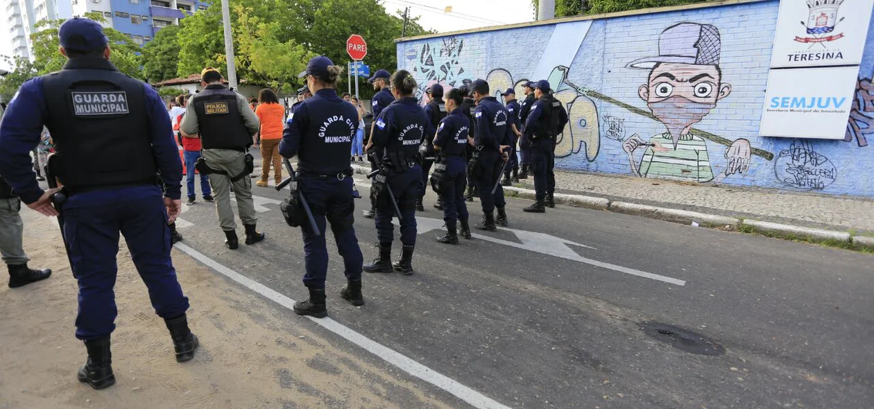 Guarda Municipal fazendo a segurança na Semjuv 