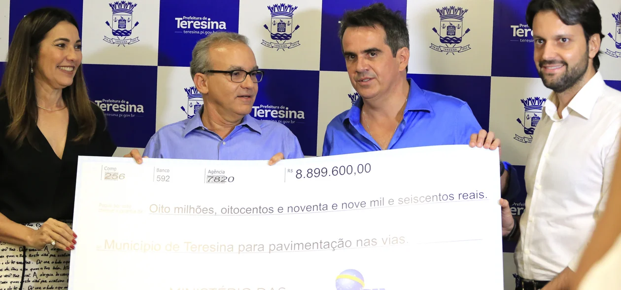 Cheque simbólico de liberação de recursos para mobilidade em Teresina
