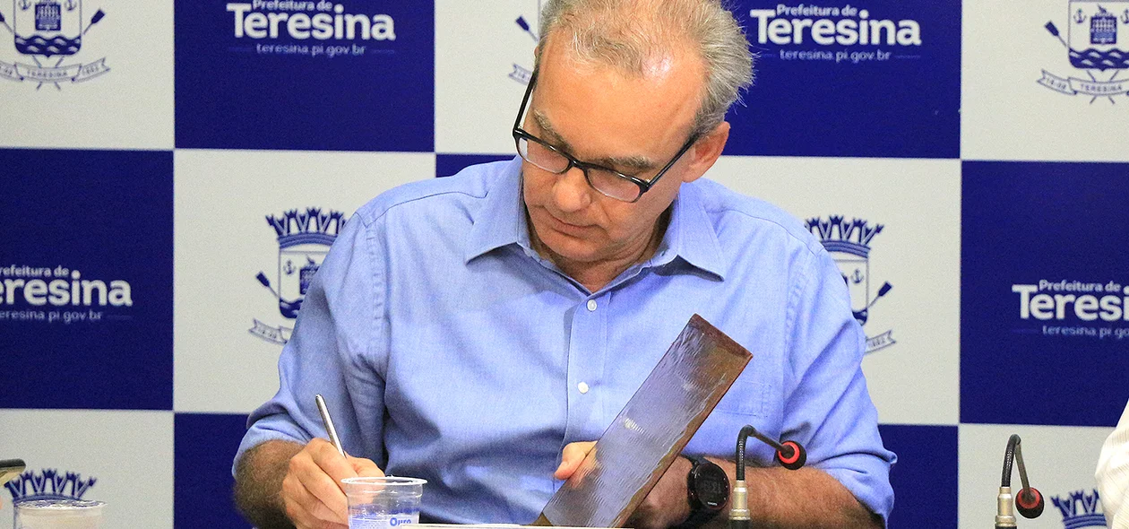 Prefeito Firmino Filho assina liberação de recursos para mobilidade em Teresina