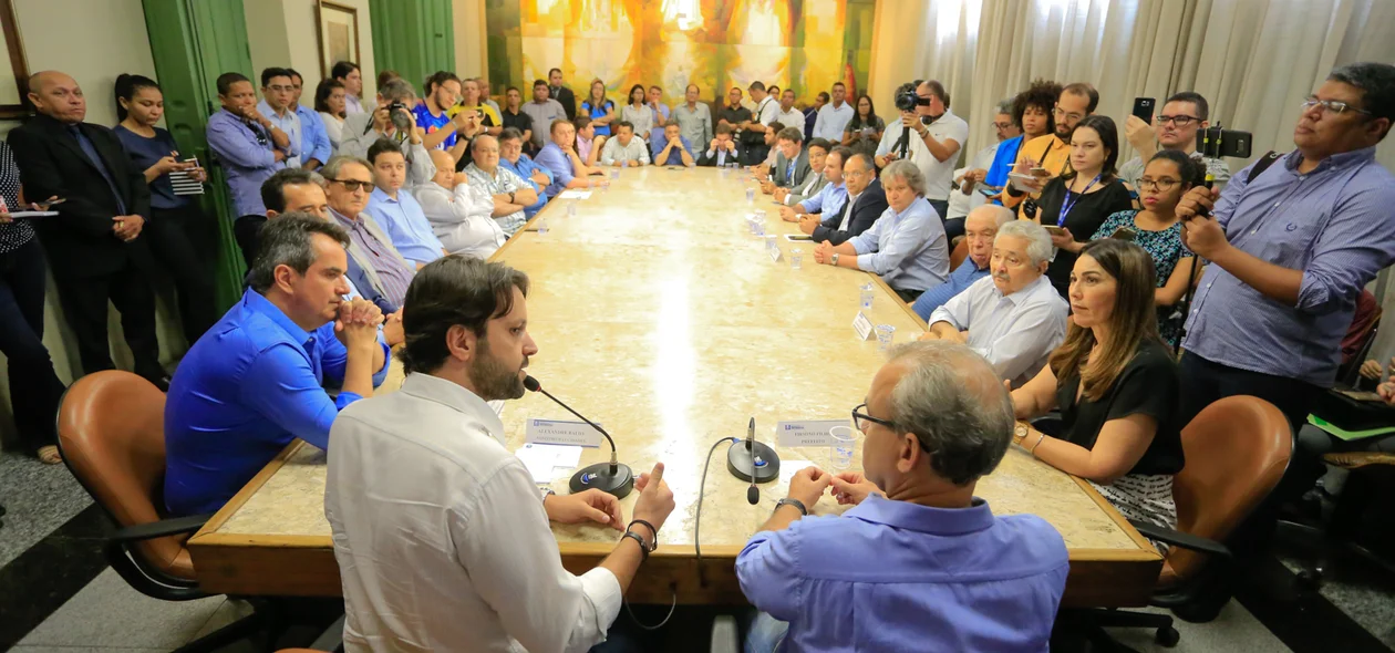 Reunião para liberação de recursos no Palácio da Cidade 
