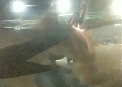 Aviões se chocam e causam pequeno incêndio em Toronto