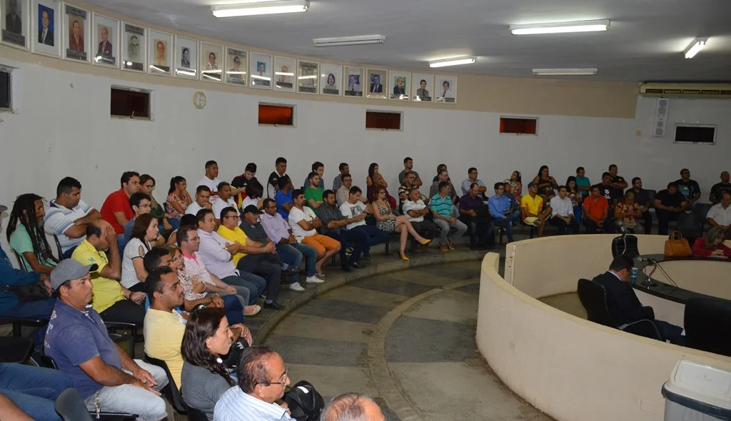 Consumidores lotam galerias da Câmara