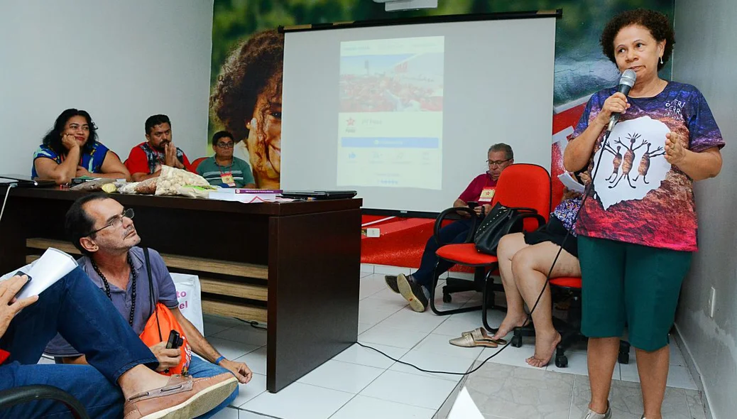 Regina Sousa no encontro do PT