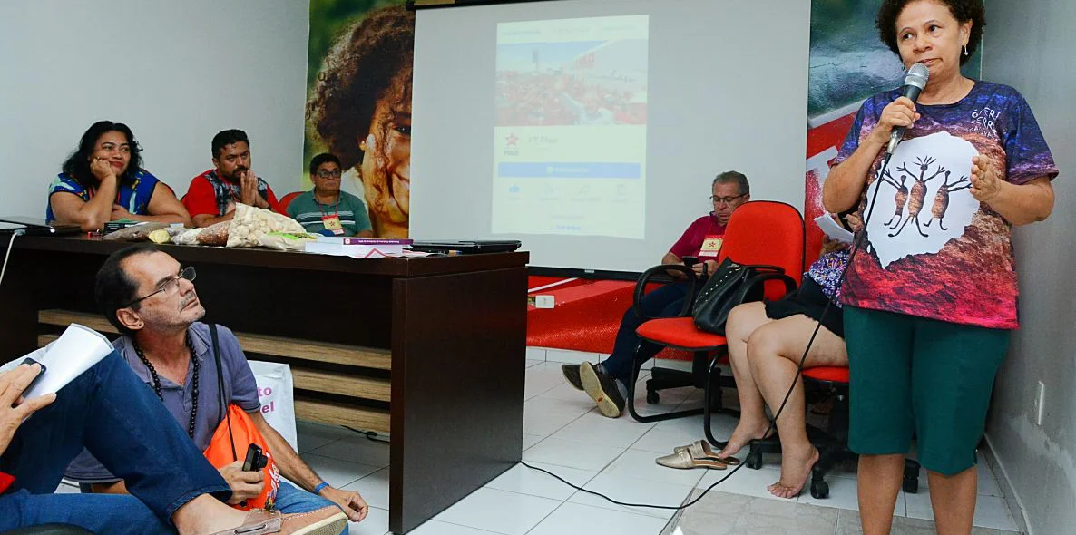 Regina Sousa no encontro do PT