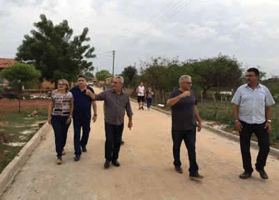 João Mádison visita obras de calçamento na cidade de Barras 