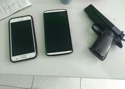 Objetos encontrados com o acusado