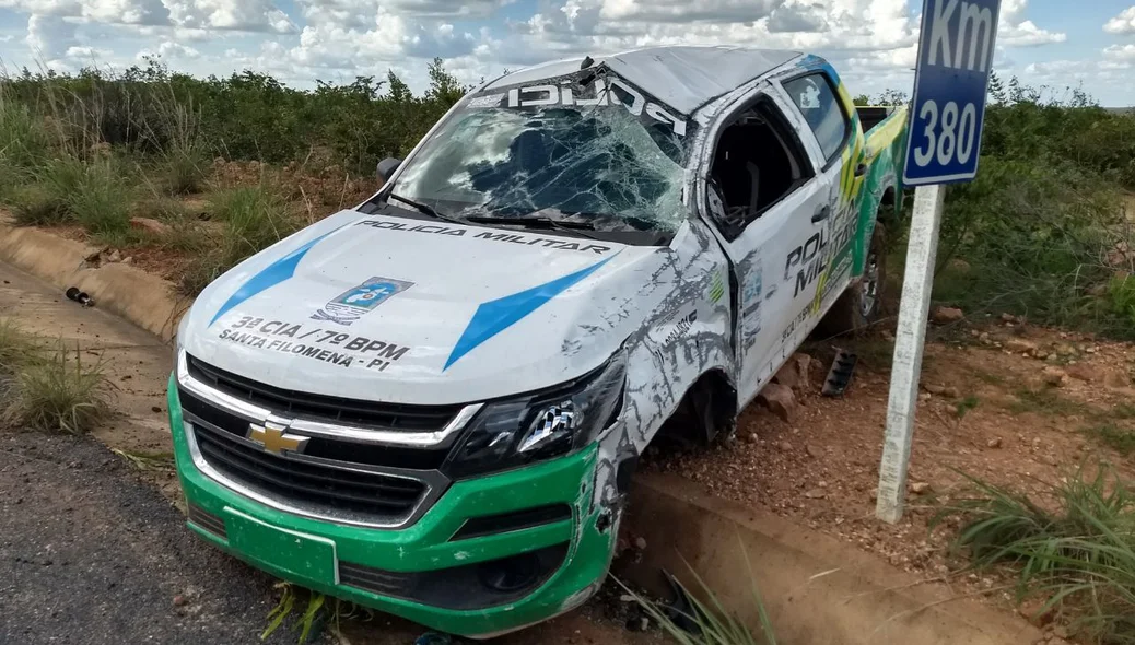 Viatura ficou destruída 