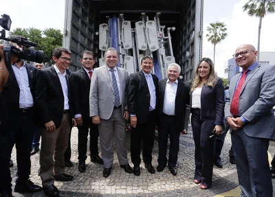 Autoridades no lançamento do Renova Saúde